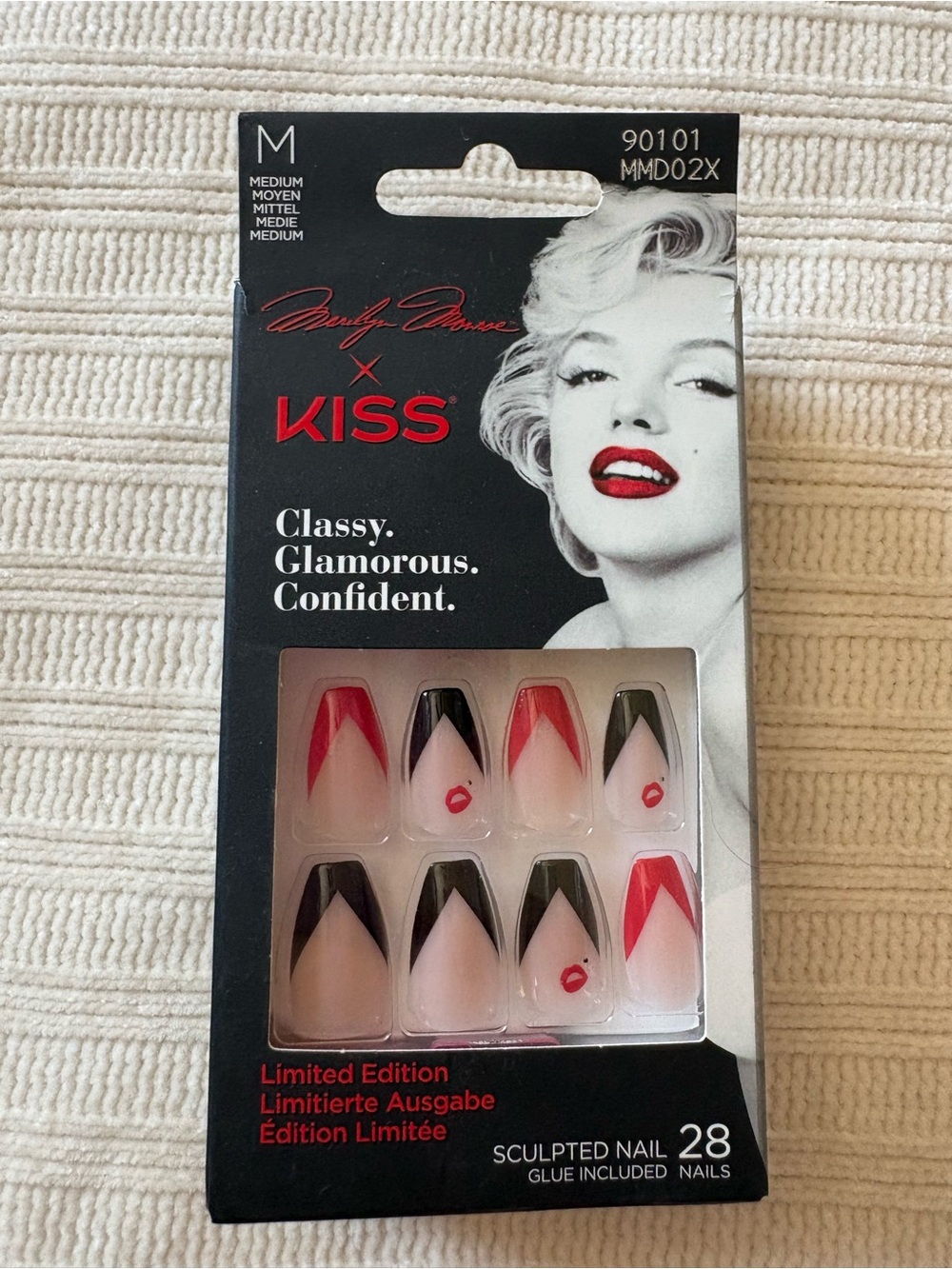 KISS Sculpted Press-On Nails — Red & Black Accent V-Design Kisses Marylin Monroe